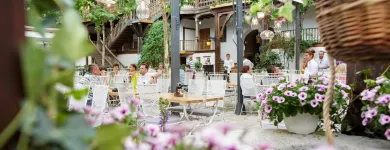 Afacere 4 imagine RESTAURANT HANU' LUI MANUC Restaurant specializat în fripturi în Bucureşti