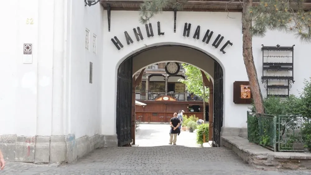 Afacere 19 imagine RESTAURANT HANU' LUI MANUC