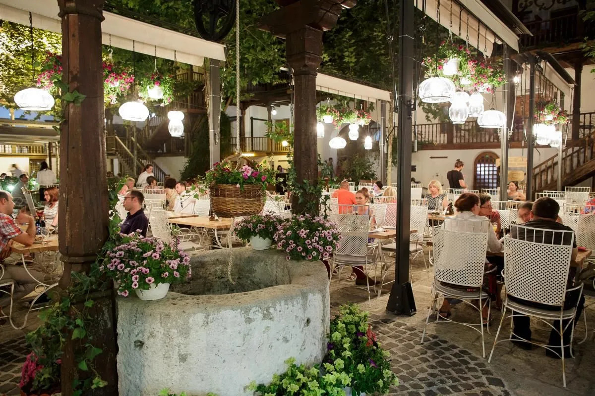 Afacere 8 imagine RESTAURANT HANU' LUI MANUC